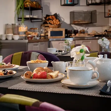 Отель Western Cosy 4*